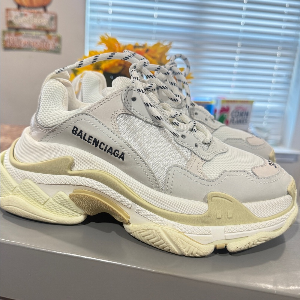 Balenciaga Women's White and Cream Sneakers